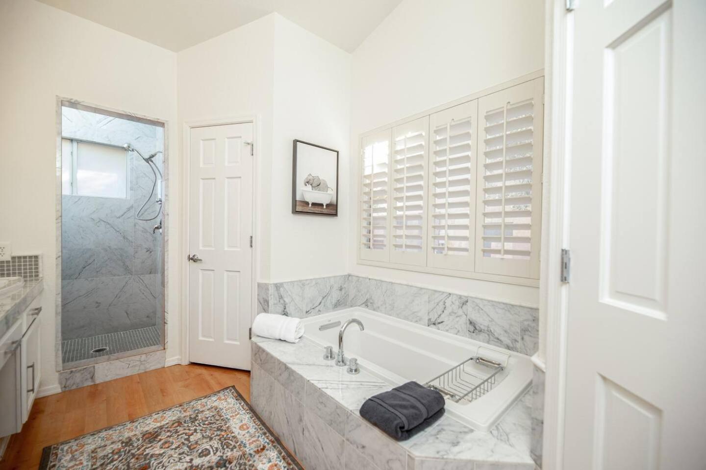 Holiday home Stylish & Sunny With Heated Pool In The Foothills! *