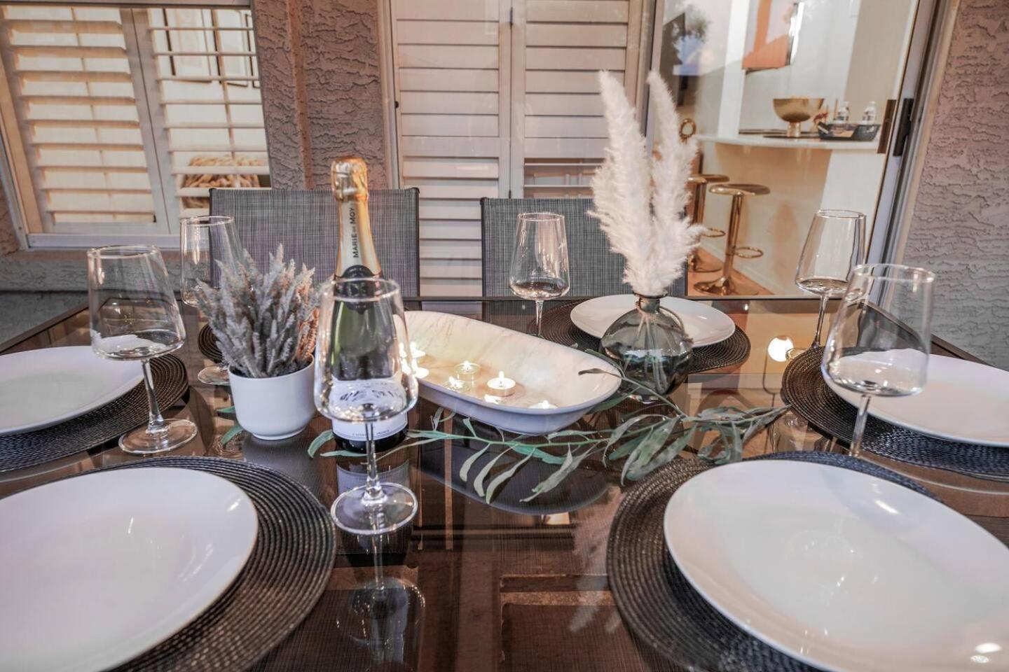 Stylish & Sunny With Heated Pool In The Foothills! Phoenix