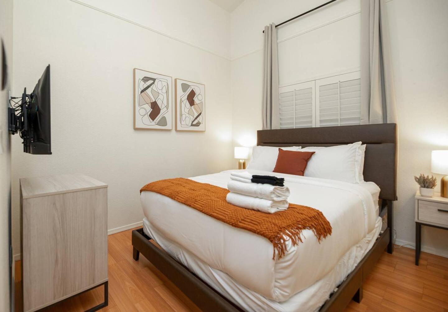 Stylish & Sunny With Heated Pool In The Foothills! * Phoenix