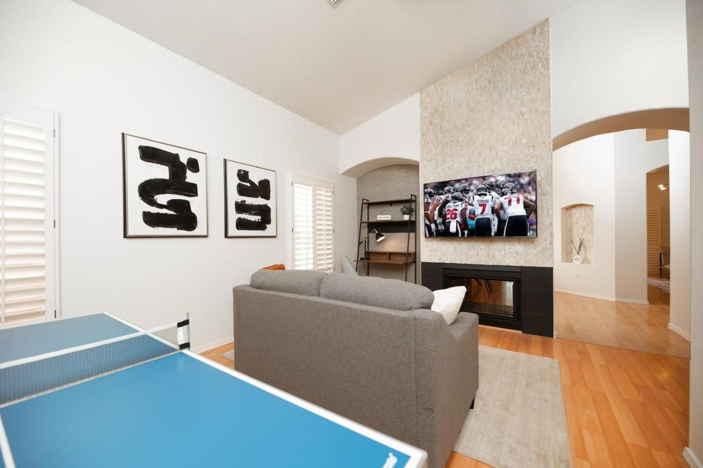 Stylish & Sunny With Heated Pool In The Foothills! Holiday home